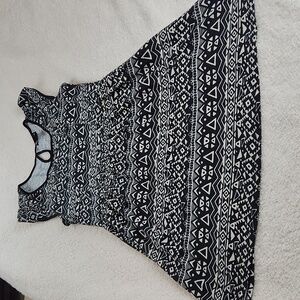 Delirious size L (see measurements)black white stripes dress geoetric pattern